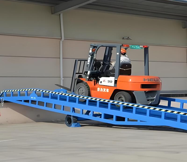 拉孜移动式卸货平台（叉车用）